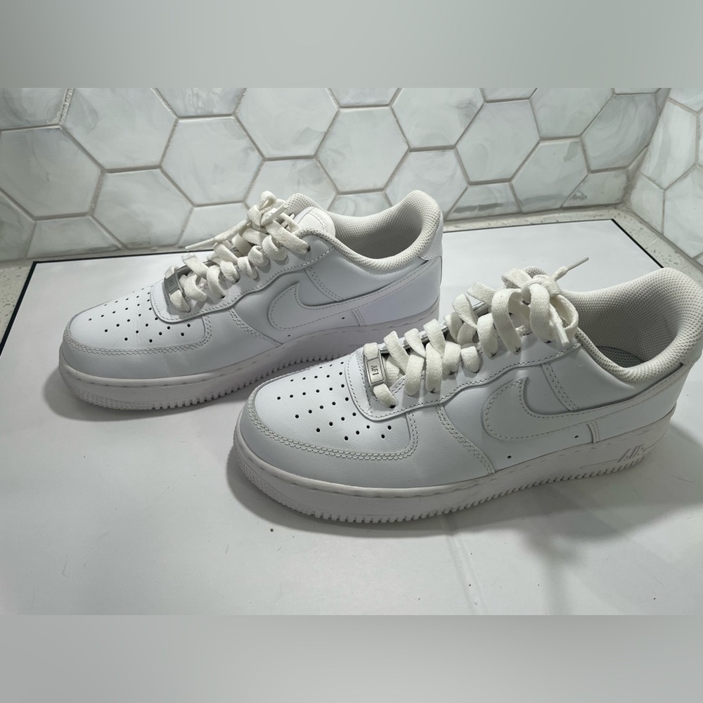 Nike Air Force 1 Low Sneakers Size 10 White Woman's DD8959-100 Great Shape - Picture 15 of 16